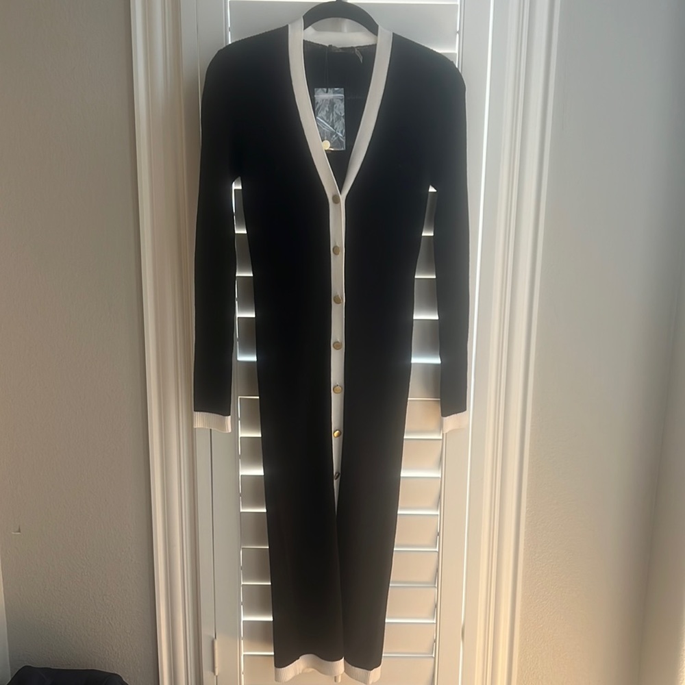 NWT Alice and Olivia black with white trim L/S Sweater  Dress
